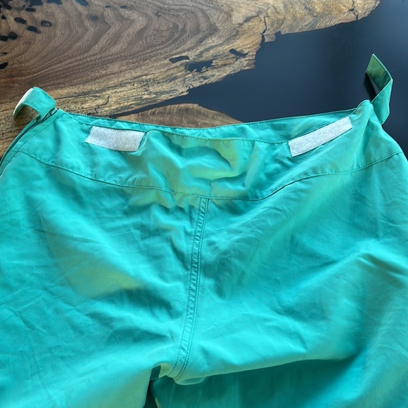 Vintage Lululemon crop pants, size 8. - Picture 7 of 16